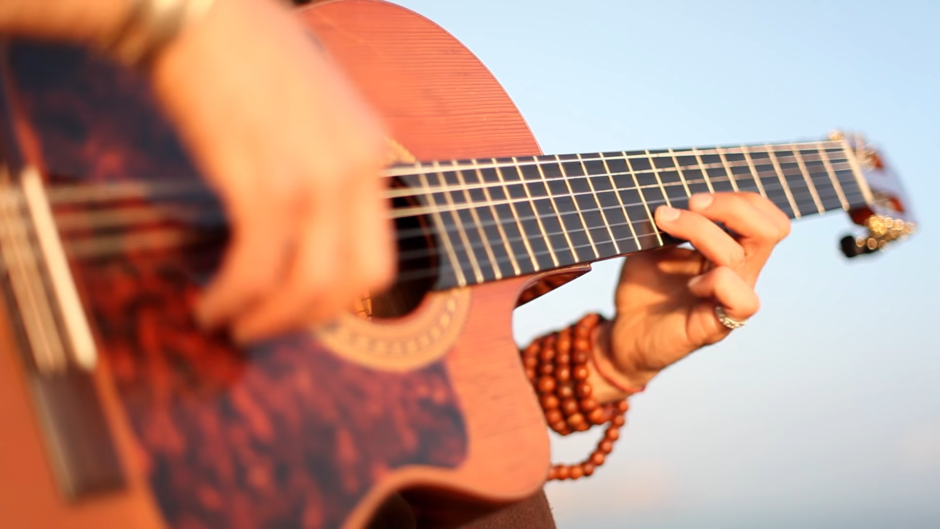 Imagem do vídeo de Estas Tonne - Internal Flight